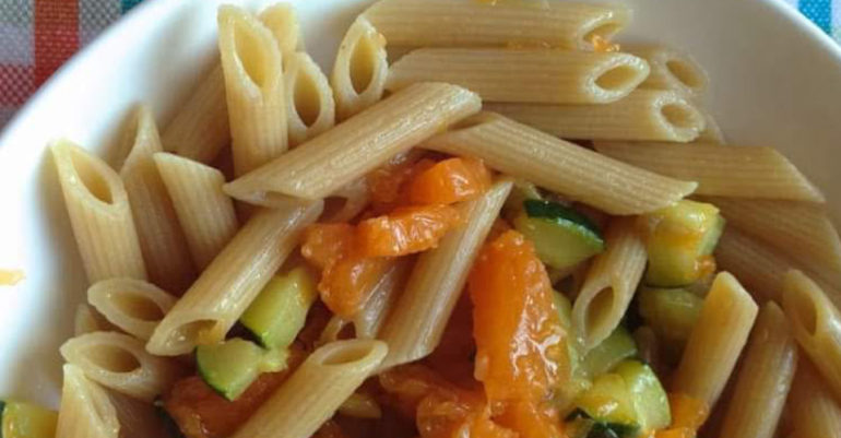 Ricetta Pasta integrale con zucchine e carote - NutriCenter - centro ...
